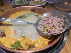 -洱火云南酸菜牛肉火锅(石景山当代商城店)