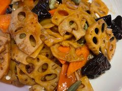 腊八蒜炒藕片-闫府私房菜·百年鲁菜(恒隆店)