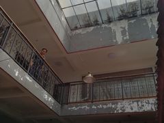 -茅屋大酒店