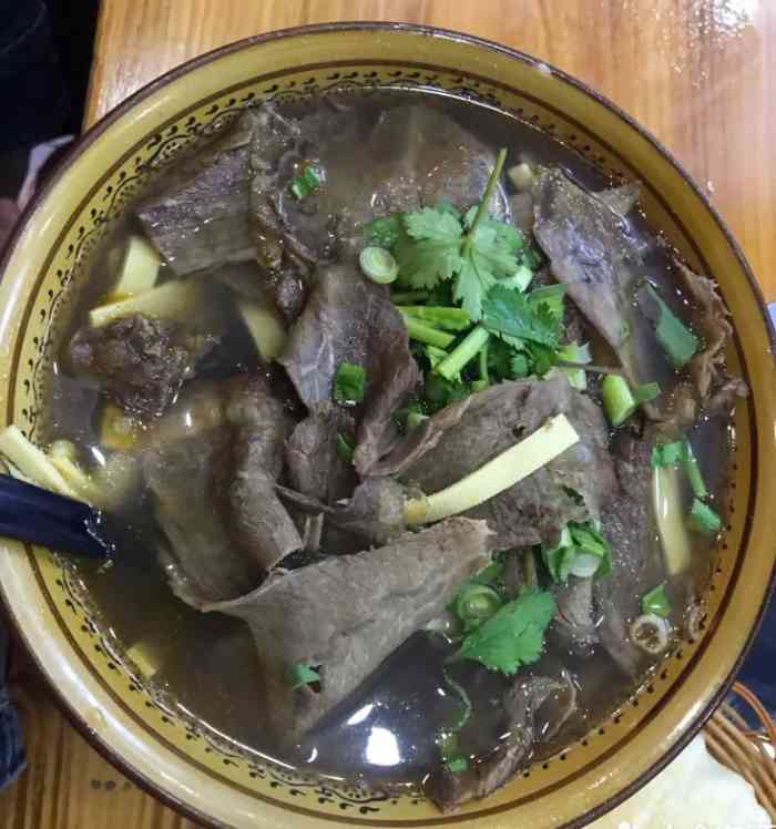 古法牛肉汤(花园街店)-"位于吴中商城的一家值得打卡的小店,店内干.