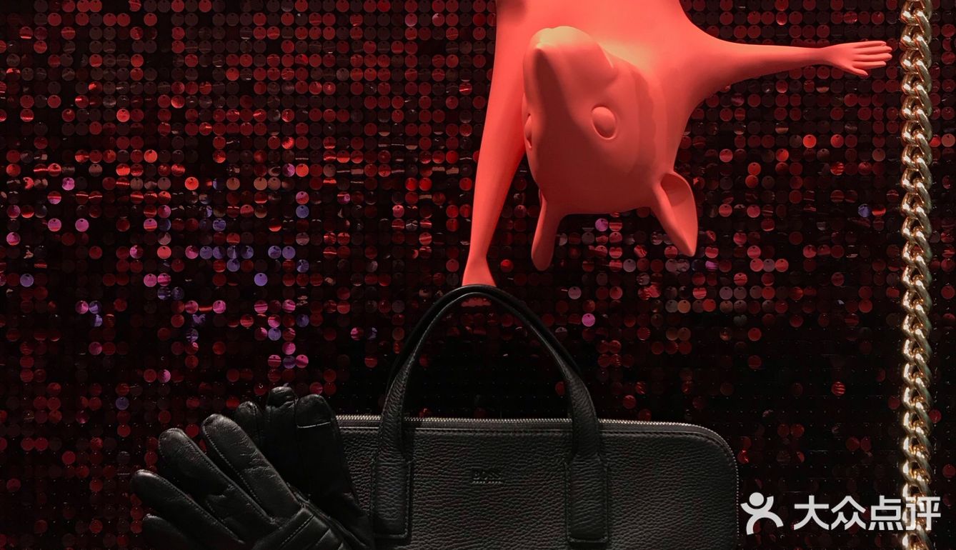 HUGO BOSS橱窗设计 the Mix City