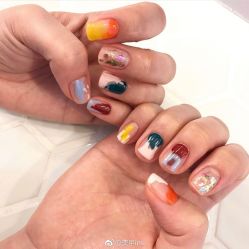 -逸日式美甲美睫工作室