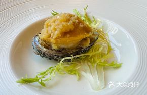 Steamed Fresh Abalone with Garlic Silver Threads