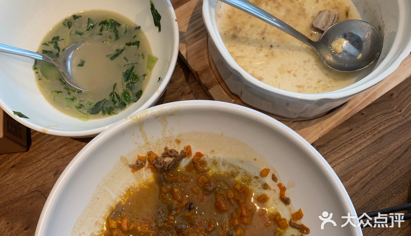 听他们说他们的食材都是自己基地种的，点了三个菜