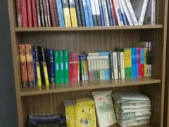 二层特价书区-晓风书屋(大学路店)