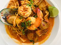 -Chom Cafe and Restaurant
