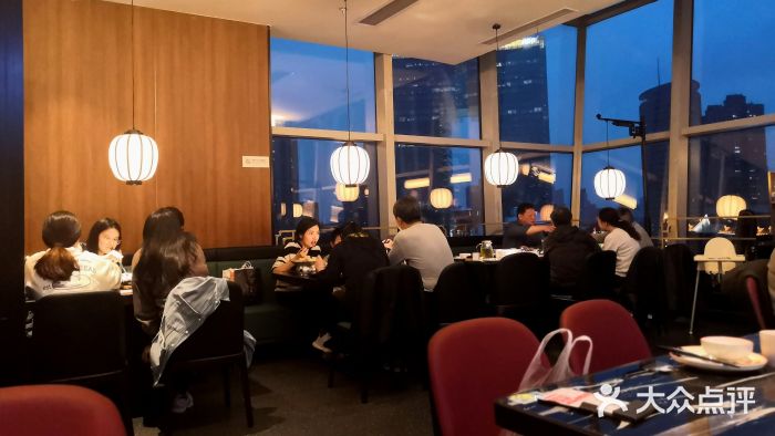 新白鹿餐厅(虹桥南丰城店)大堂图片