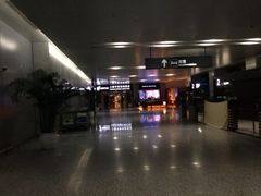 机场内部酒店入口-上海中航虹桥机场泊悦酒店