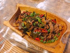 基诺茶叶炒牛肉-基诺山寨.版纳民族特色菜