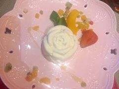 自制焦糖坚果冰糕-YUE·6·西式融合餐厅(外滩六号店)