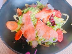 烟熏三文鱼色拉-YUE·6·西式融合餐厅(外滩六号店)