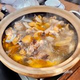小姐妹们顶着大太阳出来聚餐听说了好久的鸡煲店