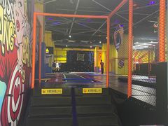 -爱蹦iBOON蹦床运动馆(江汉店)