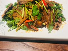 彝家手撕美人椒牛肉-云海肴·汽锅鸡·云南菜(领展购物广场·中关村店)