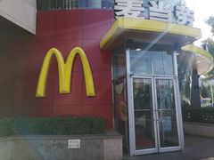 -麦当劳(展览路店)