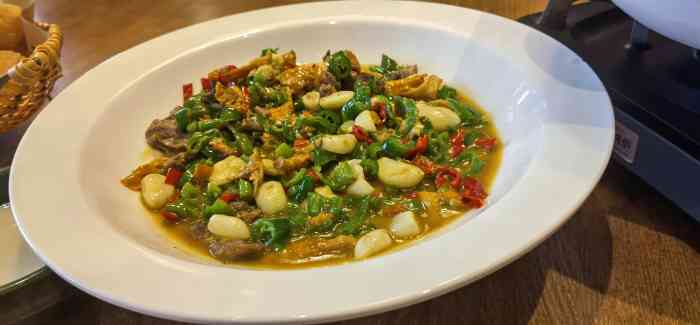 聚龙堂肉饼鸡-"第一次来龙里玩,朋友推介来龙门镇玩,饿了.