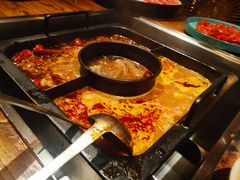 -老牌坊云南鱼豆花火锅(爱建店)