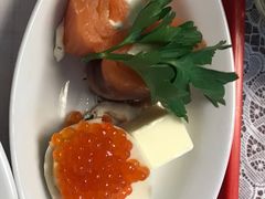 烟熏三文鱼配鱼子酱-Stolovaya 57