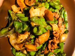 碾辣椒炒肉-吃饭皇帝大土家民族菜(正大广场店)