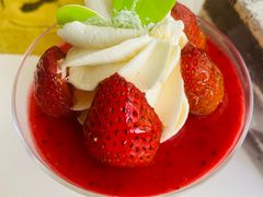 莓堡慕斯杯-皇冠幸福里动物奶油生日蛋糕(中山大道二中店)