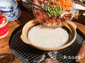 东莞探店｜怀旧院子里的炭火腊味煲仔饭