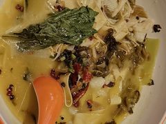老坛酸菜鱼巴沙鱼-小六鱼你.下饭酸菜鱼(益田假日广场店)