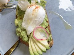牛油果温泉蛋吐司-O'mills Sourdough Bakery&Bistro(永嘉路店)