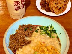 -爆炸头阿姨小四川正宗川味小吃(无任何分店)