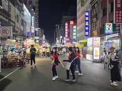 -六合夜市