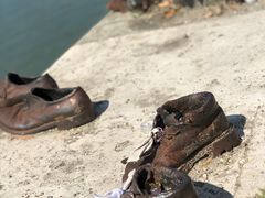 -多瑙河畔鞋履雕塑