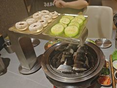 -围炉肉舍•炭烤活鳗•丹东海鲜烤肉(步行街店)