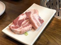 厚切五花肉-·缸桶屋·韩式牛肋条自助烤肉(西湖D11店)