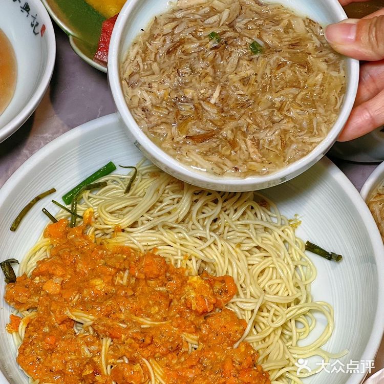 来上海，总要尝一尝这家蟹黄面！