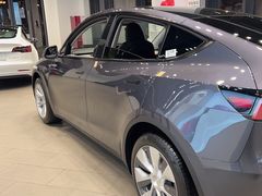 -TESLA 特斯拉(上海太古汇体验店)