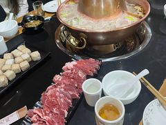 -果松木炭酸菜铜火锅·外婆参鸡汤