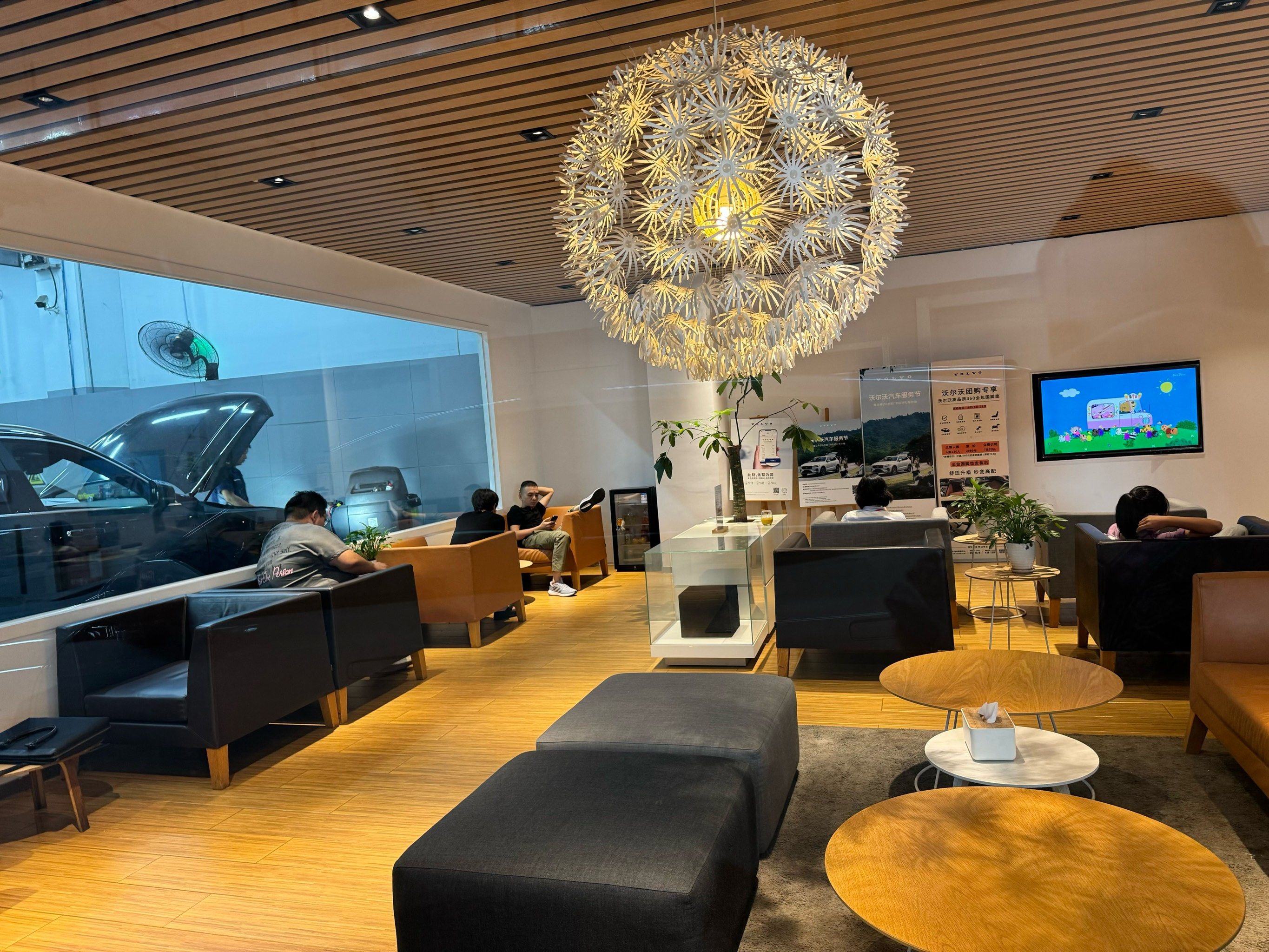 来4s店保养,服务好,速度快,休息区惬意温馨,有提供咖啡,进口茶及水果