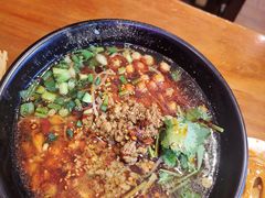 -爆炸头阿姨小四川正宗川味小吃(无任何分店)