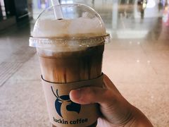 陨石拿铁加奶油-瑞幸咖啡(杭州绿地中央店)