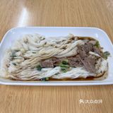 梧岗里的巷子里，招牌亮堂堂的一眼容易望到
