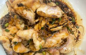 Scallion Black Fish Noodles