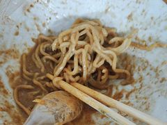 -松树干拌面店