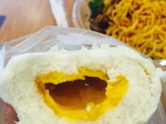 蛋黄流沙大包-全家便利店(洛川东路店)