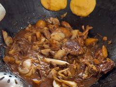 -粘豆包柴火铁锅炖