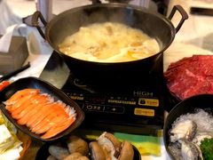 -鲜入围煮花胶鸡海鲜火锅