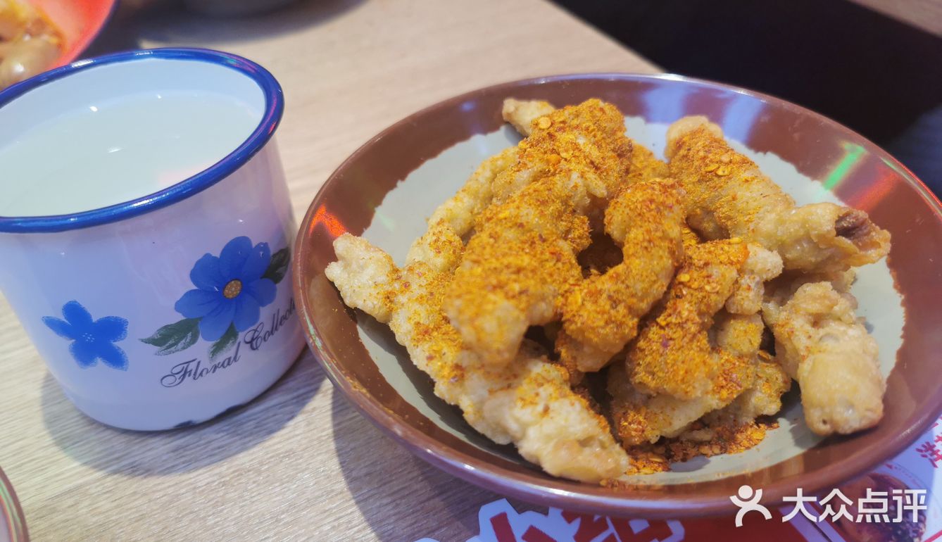 一人一大盘，一个人差不多点个6-7个菜，量真的很大
