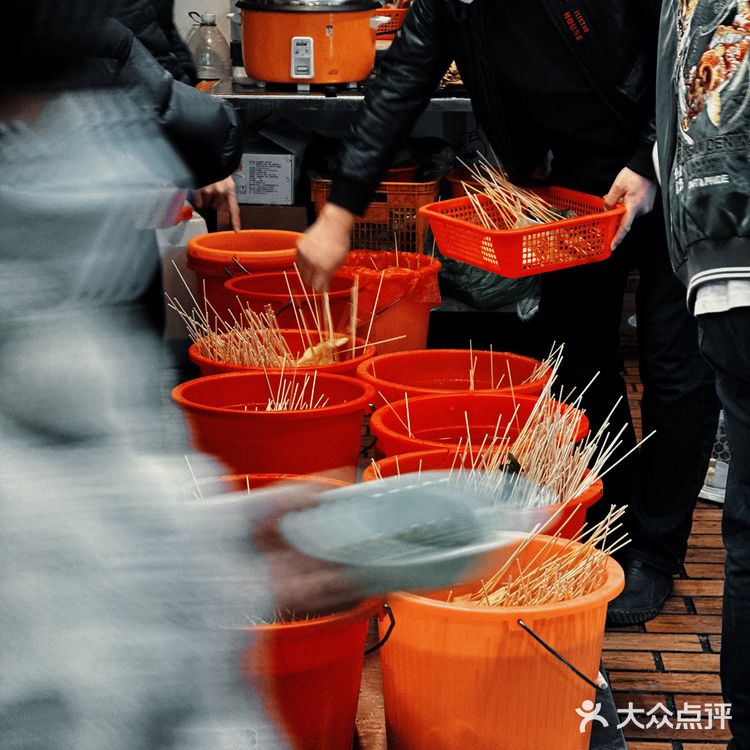 有幸见到了庾记老板本人，串串+冒兔腰真的忒好吃喽