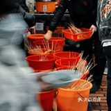 有幸见到了庾记老板本人，串串+冒兔腰真的忒好吃喽