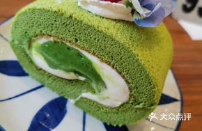 Matcha Flow Cake Roll