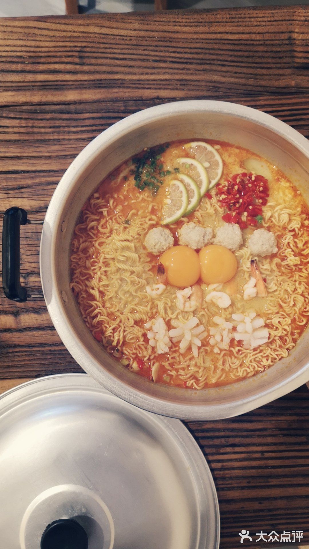 体验泰国街头夜间大排档的豪横