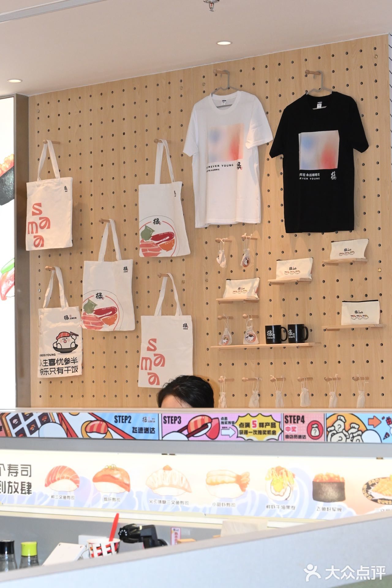 牛肉记得要裹上鸡蛋液来吃会更加鲜嫩。厚切鳗鱼寿司